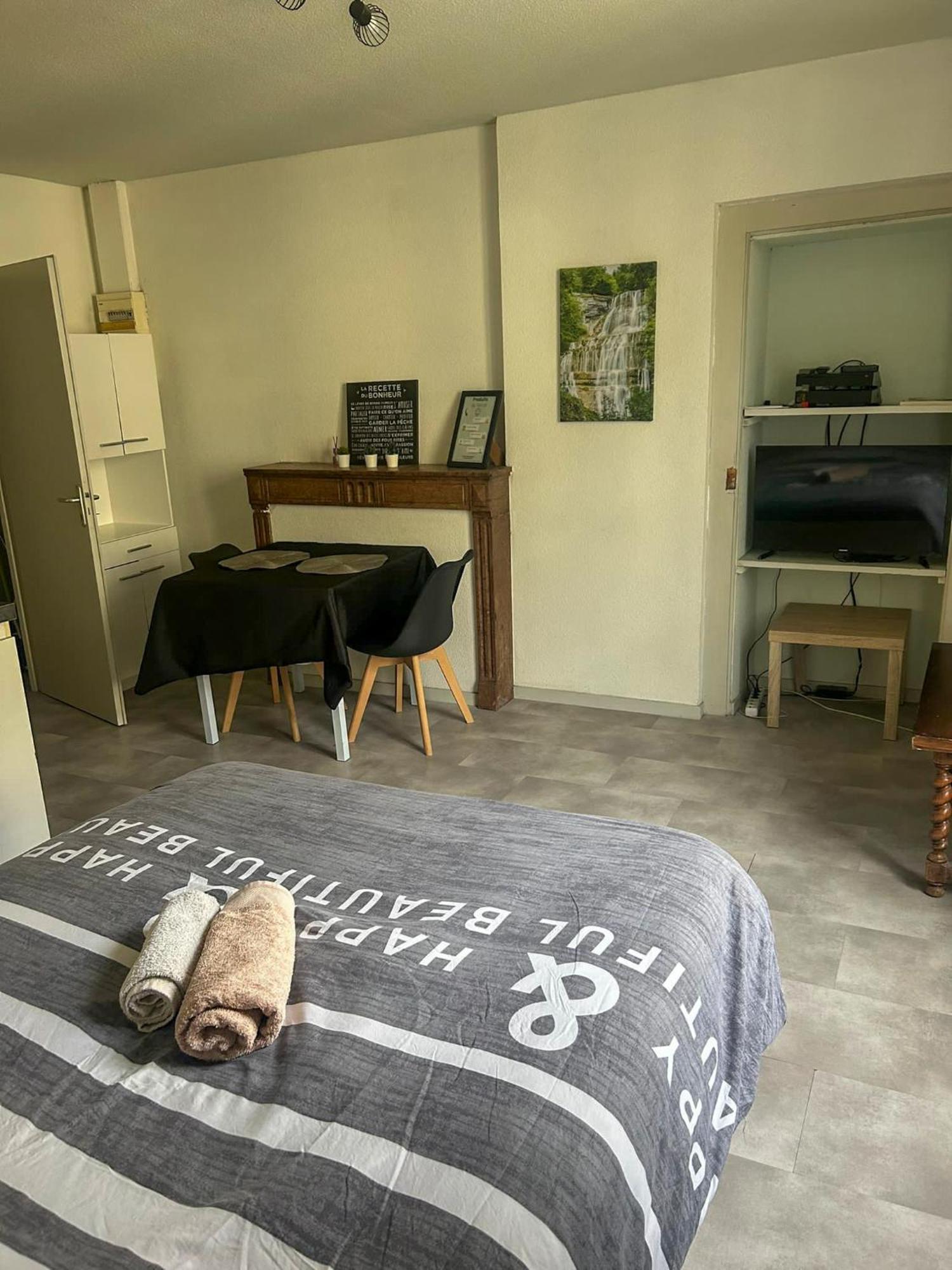 Logement Lecourbe Lons-le-Saunier Exterior foto